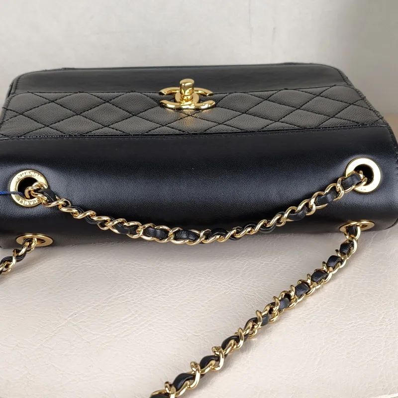 Chanel Crossbody Bagcf Collection Crossbody Bag Black Calfskin One Size22 × 6 × 16 cm — detail view 4 of 14