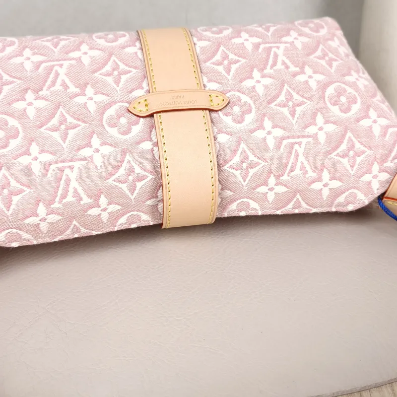 Louis Vuitton Shoulder Bag Pochette Mia One Size 22 × 8 × 14.5 cm — detail view 2 of 10