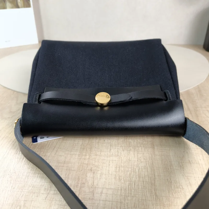 Hermès Crossbody Bag Herbag Zip 2089Black Calfskin，Canvasmini20.5 × 7 × 16.5 cm — detail view 10 of 13
