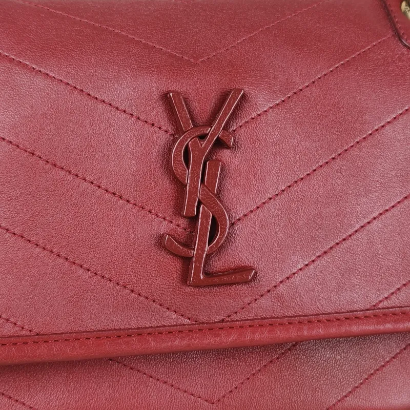 SAINT LAURENT Crossbody Bag Niki Red D Lambskin Small21 × 7.5 × 16 cm — detail view 10 of 13