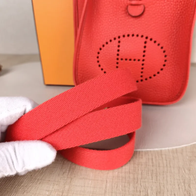 Hermès Crossbody Bag Evelyne Mini 16 Mini 16 S3 Red TC Calfskin Mini 17 × 5.5 × 18 cm Y — detail view 2 of 8