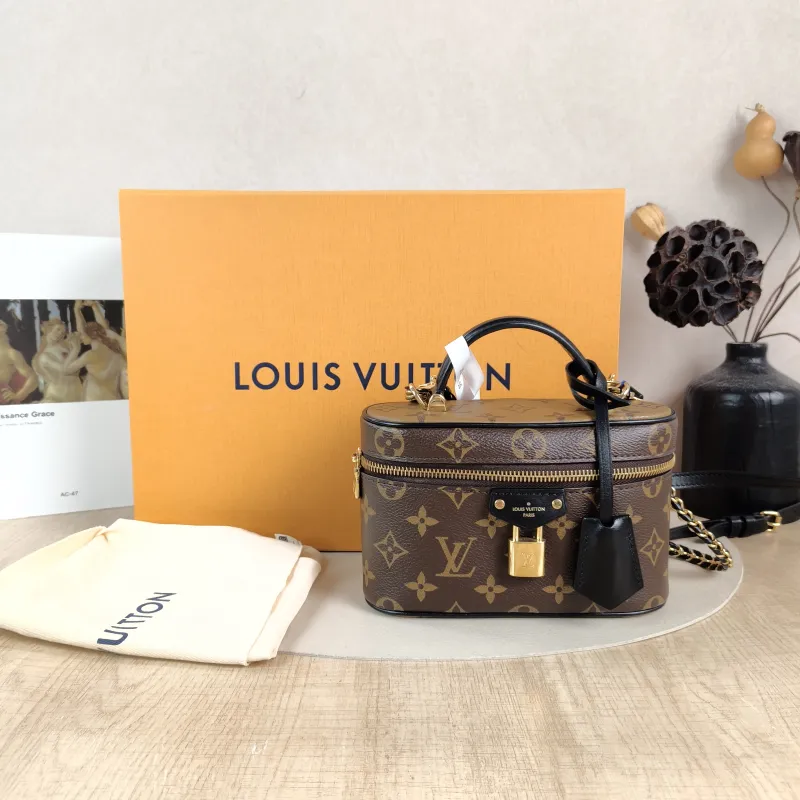 Louis Vuitton Shoulder Bag VANITY Cosmetic Bag Monogram PVC Small19 × 11 × 13 cm — cover view 3 of 6