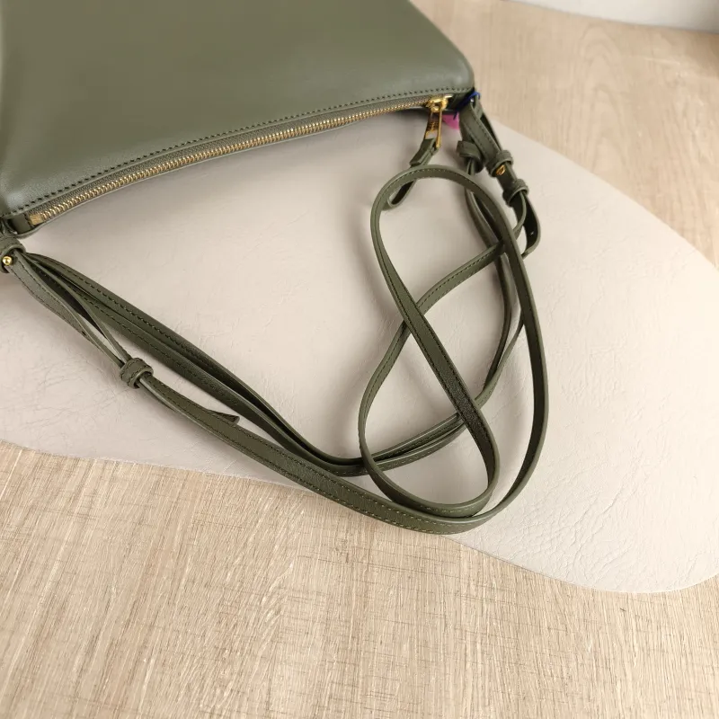 LOEWE Shoulder Bag Hammock hobo Green Calfskin Mini 28 × 9.5 × 17 cm — detail view 3 of 8