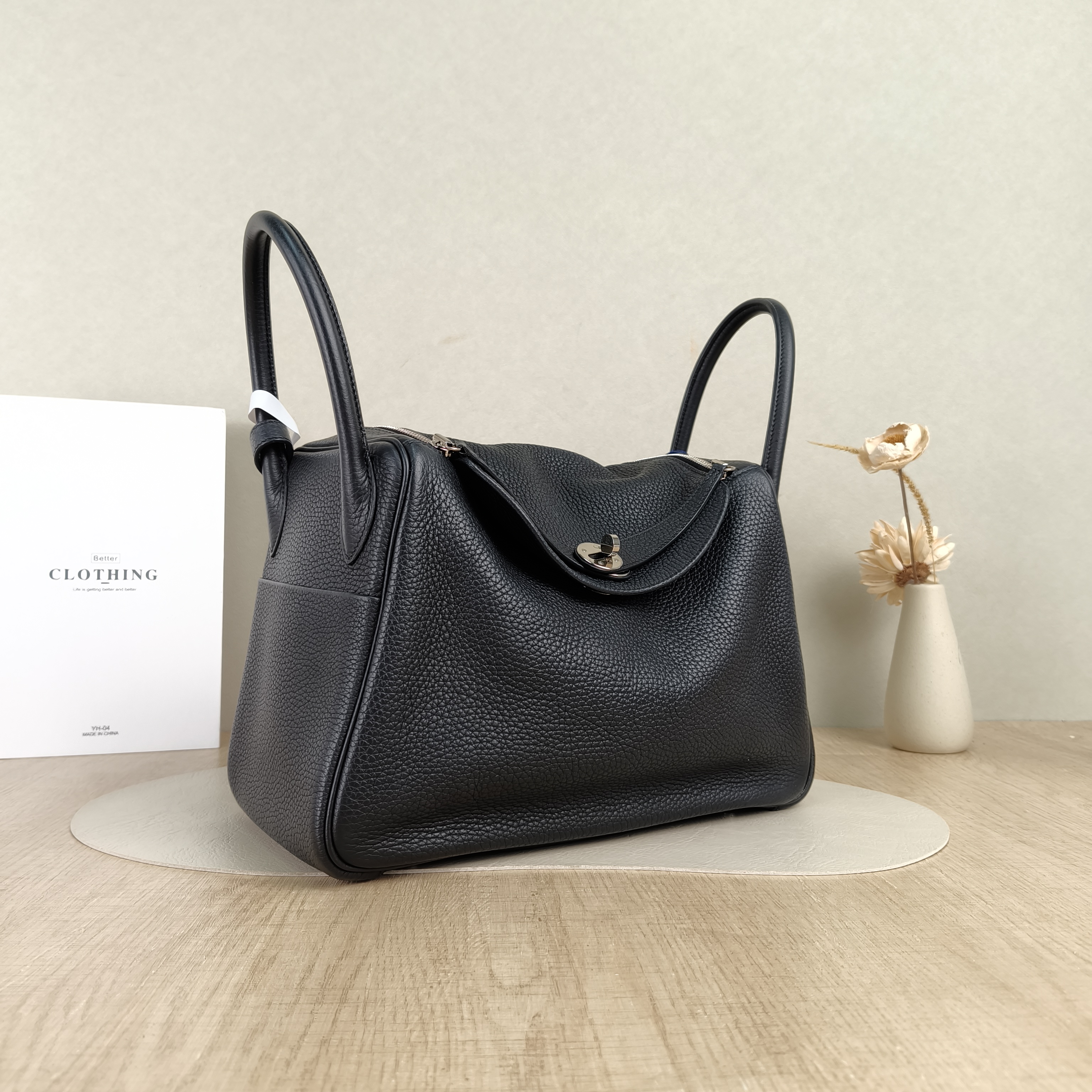 Hermès Shoulder Bag Lindy 3089Black Clemence Taurillon TC Calfskin Medium30 × 15 × 19 cm — cover view 4 of 5