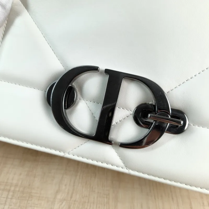 DIOR Crossbody Bag30Montaigne White Lambskin One Size25 × 8 × 15 cm — detail view 5 of 13