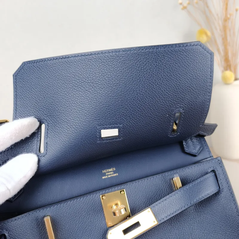 Hermès Crossbody Bag Jypsiere 23 73 Evercolor Calfskin Mini 23 × 5 × 17 cm K — detail view 8 of 10