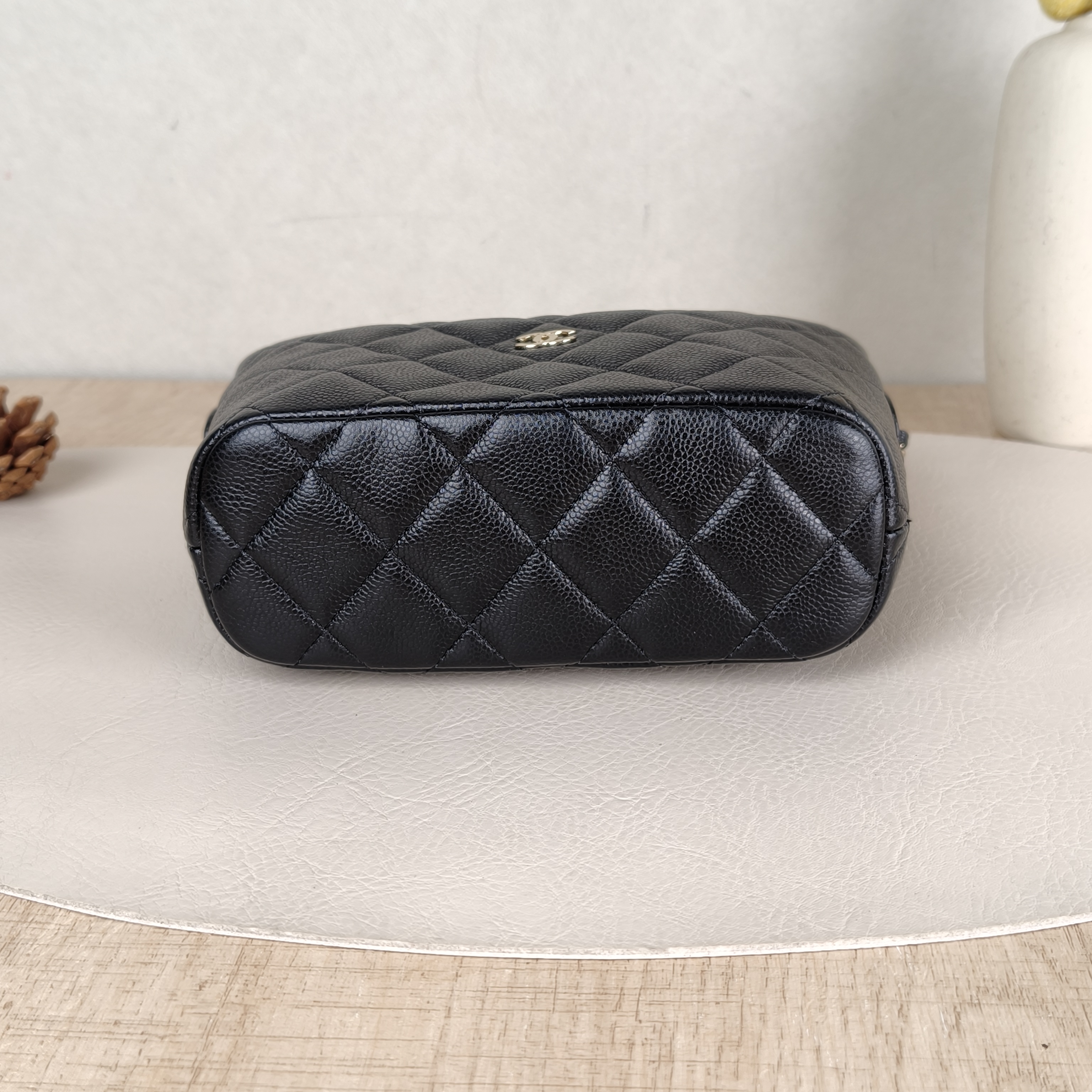 Chanel Crossbody Bag25c Vanity Case Bag Black Grained Calfskin One Size19 × 6 × 12.5 cm — cover view 3 of 6