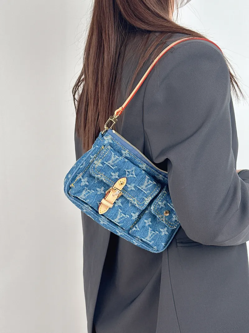 Louis Vuitton Shoulder Bag Pochette Accessories Cargo One Size 23.5 × 3 × 14 cm — on-model view 2 of 2