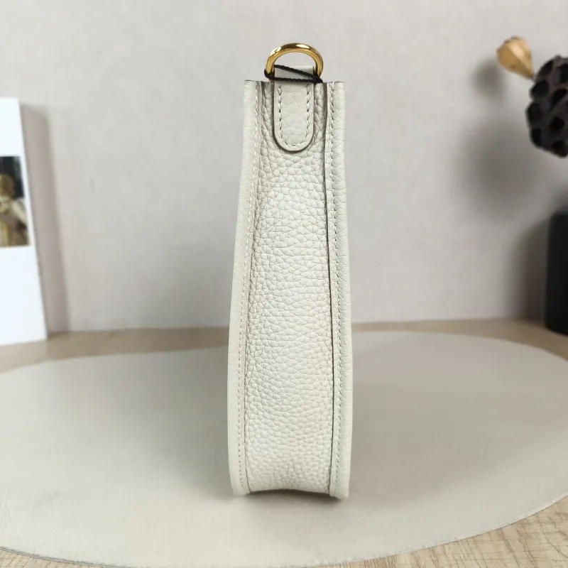 Hermès Crossbody Bag Evelyne Mini 16 Mini 1610Craie TC Calfskinmini17 × 5.5 × 18 cm — detail view 11 of 11