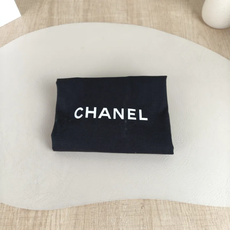 Chanel Crossbody Bag Pearl Lambskin One Size19.5 × 7.5 × 14.5 cm — detail view 2 of 14
