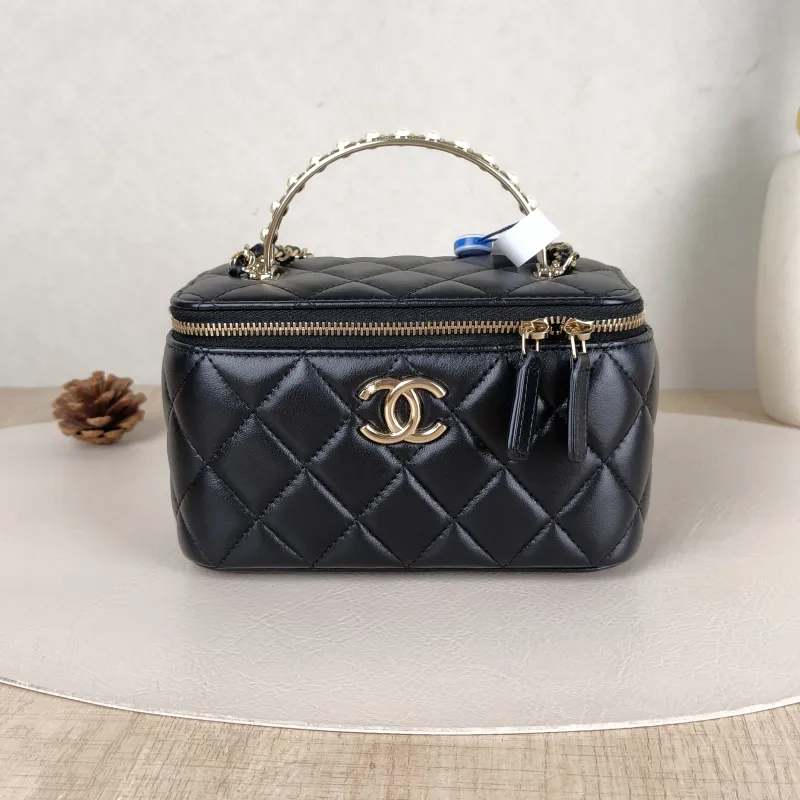 Chanel Crossbody Bag Pearl Edition Black Lambskin One Size16 × 8 × 9.5 cm