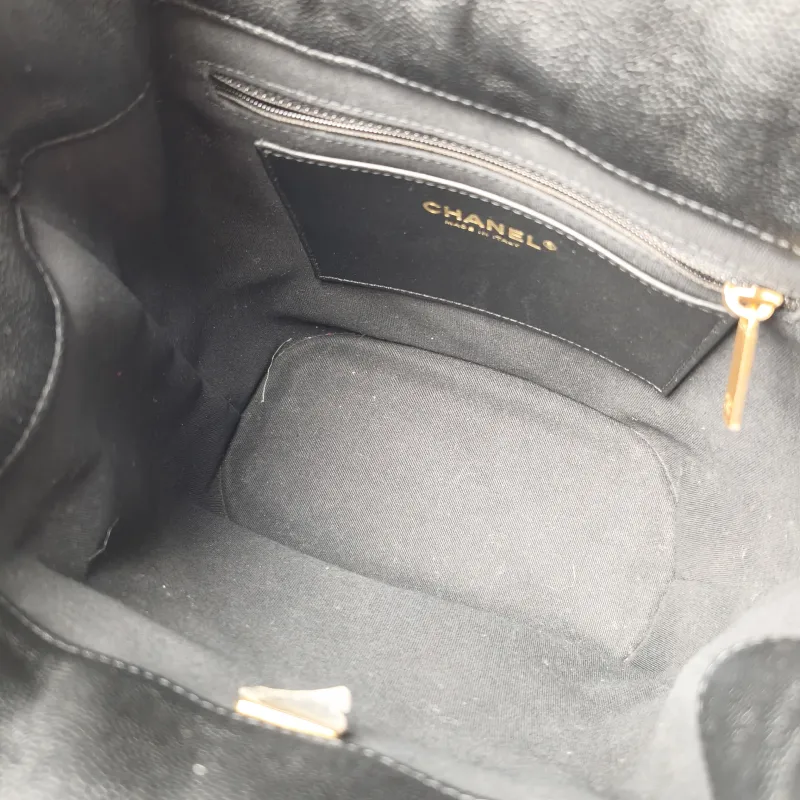 Chanel Shoulder Bag Bucket Bag Black Calfskin One Size 21 × 14 × 24 cm — detail view 6 of 10