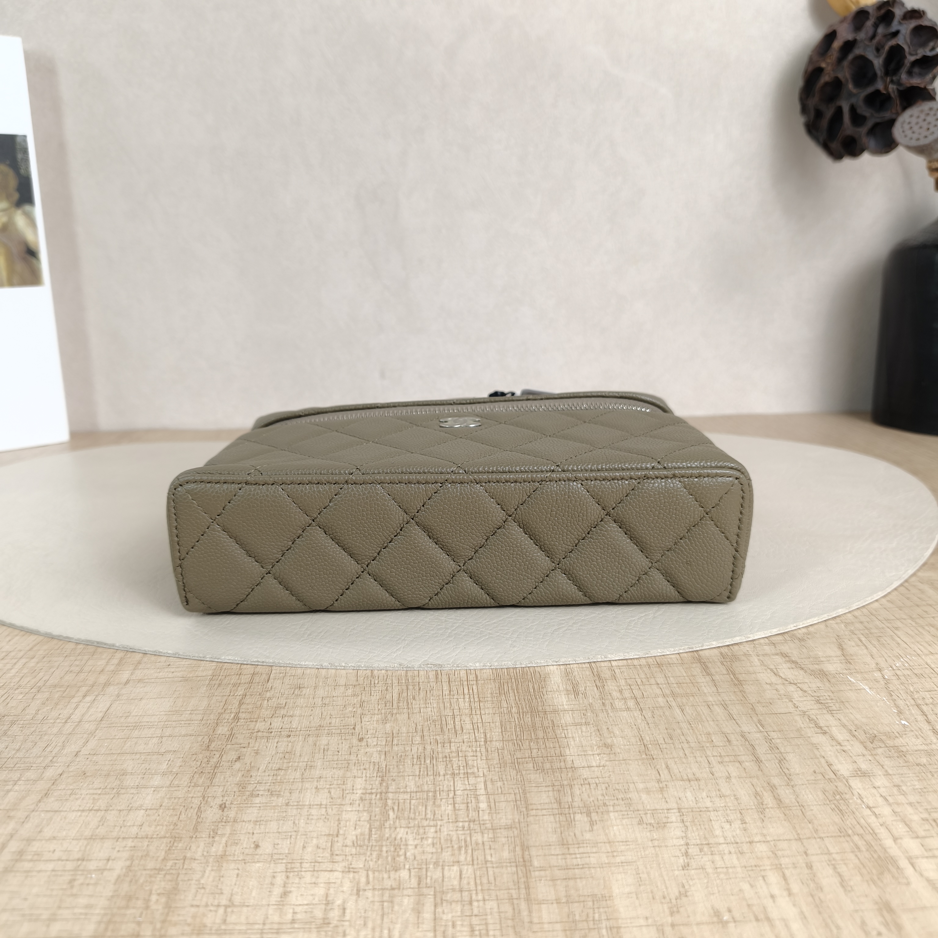 Chanel Crossbody Baglp Box Bag Top Handle Crossbody Bag Grained Calfskin One Size19.5 × 5 × 17 cm — cover view 2 of 5