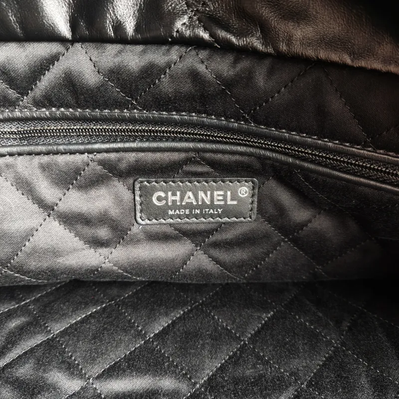 Chanel Shoulder Bag 22Bag Black CC alfskin Medium 39 × 8 × 42 cm — detail view 8 of 14