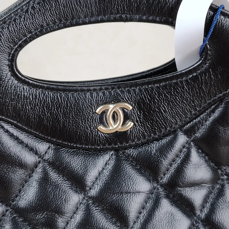 Chanel Shoulder Bag31Bag Black Waxed Leather Calfskinnano20.5 × 3.5 × 17 cm — detail view 4 of 11