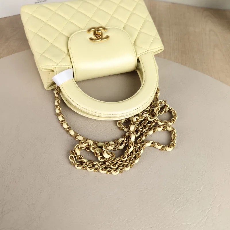 Chanel Crossbody Bag Kelly Yellow Lambskin mini19 × 7 × 13 cm — detail view 3 of 12