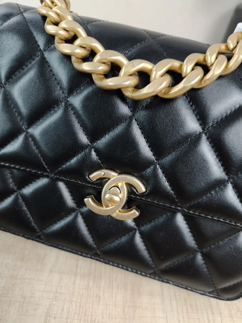 Chanel Crossbody Bag Crossbody Bag Black Lambskin One Size19.5 × 4 × 14.5 cm — detail view 1 of 14