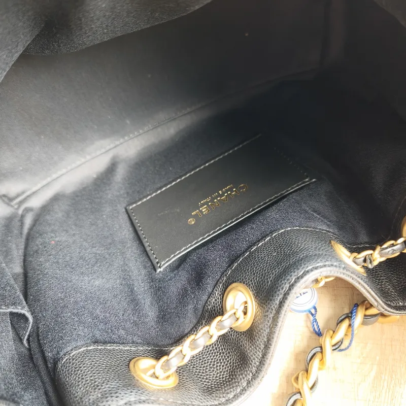 Chanel Shoulder Bag25Bag Black Grained Calfskin Small26 × 14 × 30 cm — detail view 2 of 13