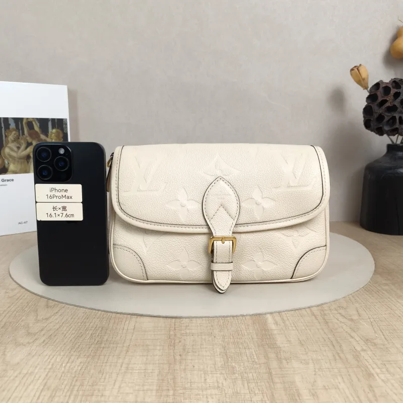 Louis Vuitton Crossbody Bag Diane Baguette Bag White Empreinte Embossed Calfskin Monogram Small24 × 9 × 15 cm — cover view 3 of 6