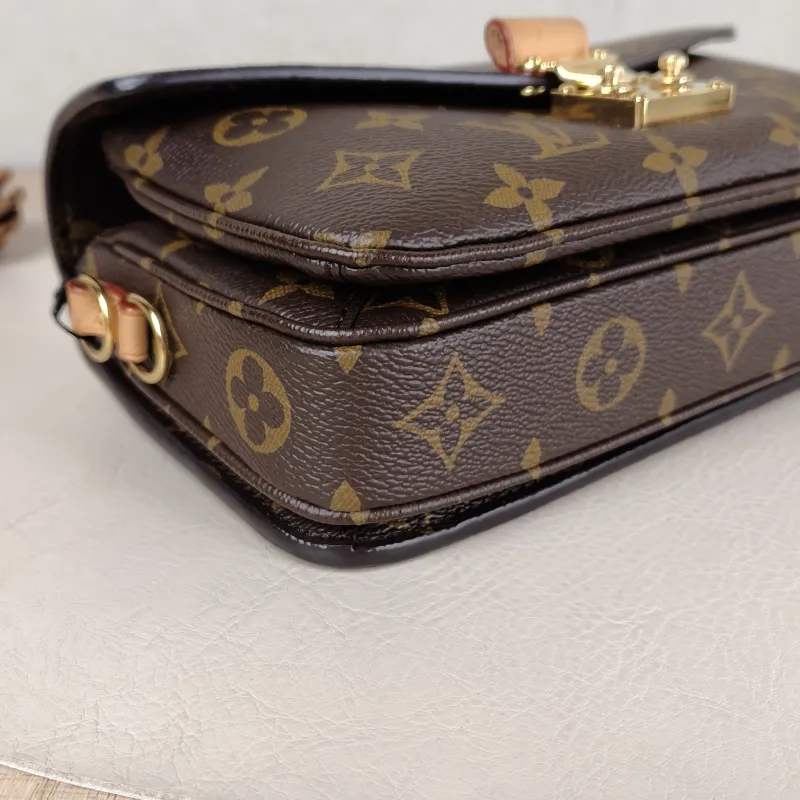 Louis Vuitton Crossbody Bag Pochette Métis East West Monogram PVC Small 21.5 × 6 × 13.5 cm — detail view 13 of 17