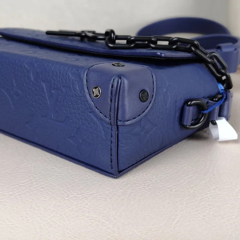 Louis Vuitton Crossbody Bag Steamer Box Blue Calfskinmini18 × 6.5 × 11 cm — detail view 4 of 12