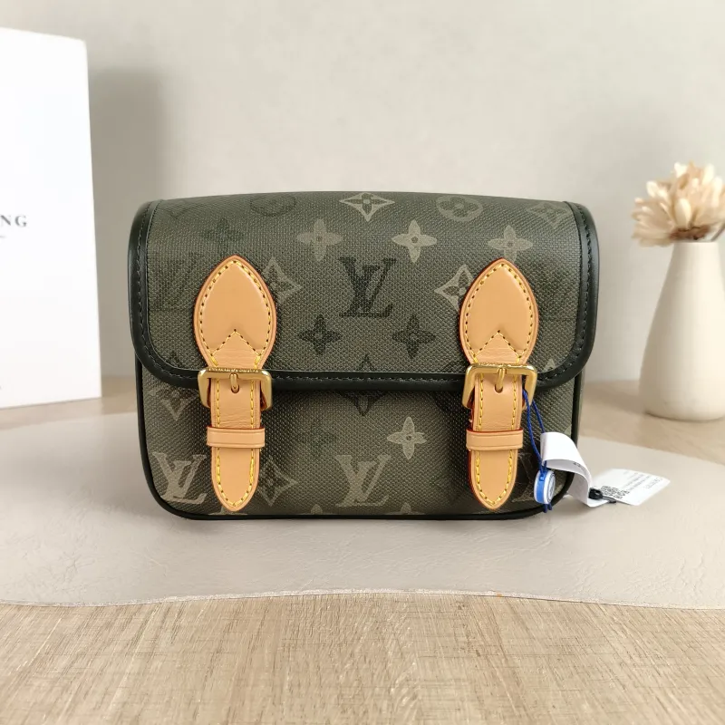 Louis Vuitton Crossbody Bag Satchel Messenger Bag Green PVC Mini 19.5 × 6 × 15 cm