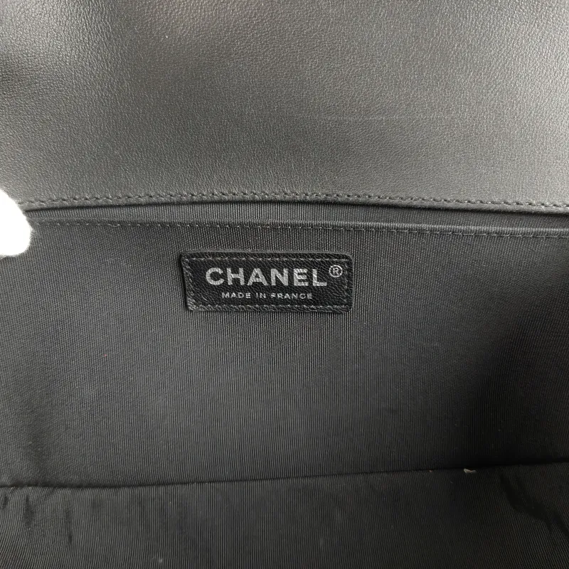 Chanel Crossbody Bagv leboy Black Lambskin Medium25 × 9 × 15 cm — detail view 7 of 11