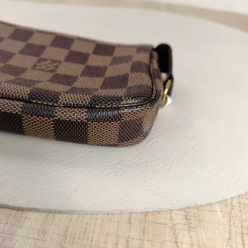 Louis Vuitton Clutch Mini Pochette Accessoires PV Cmini15.5 × 4 × 10.5 cm — detail view 1 of 10