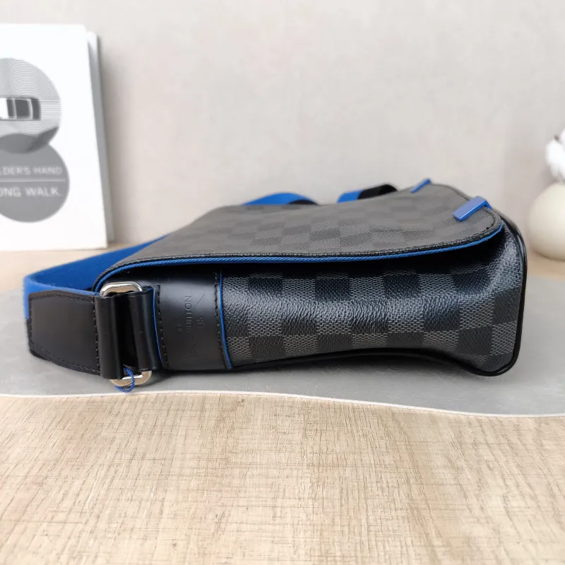 Louis Vuitton Crossbody Bag District Messenger Bag PVC Small 25 × 7 × 22 cm — detail view 12 of 12