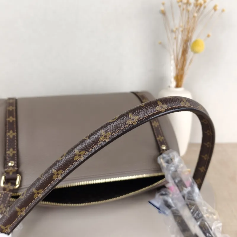 Louis Vuitton Shoulder Bag EXPRESS Shoulder Bag Grey Calfskin Small26 × 13.5 × 17 cm — detail view 10 of 12