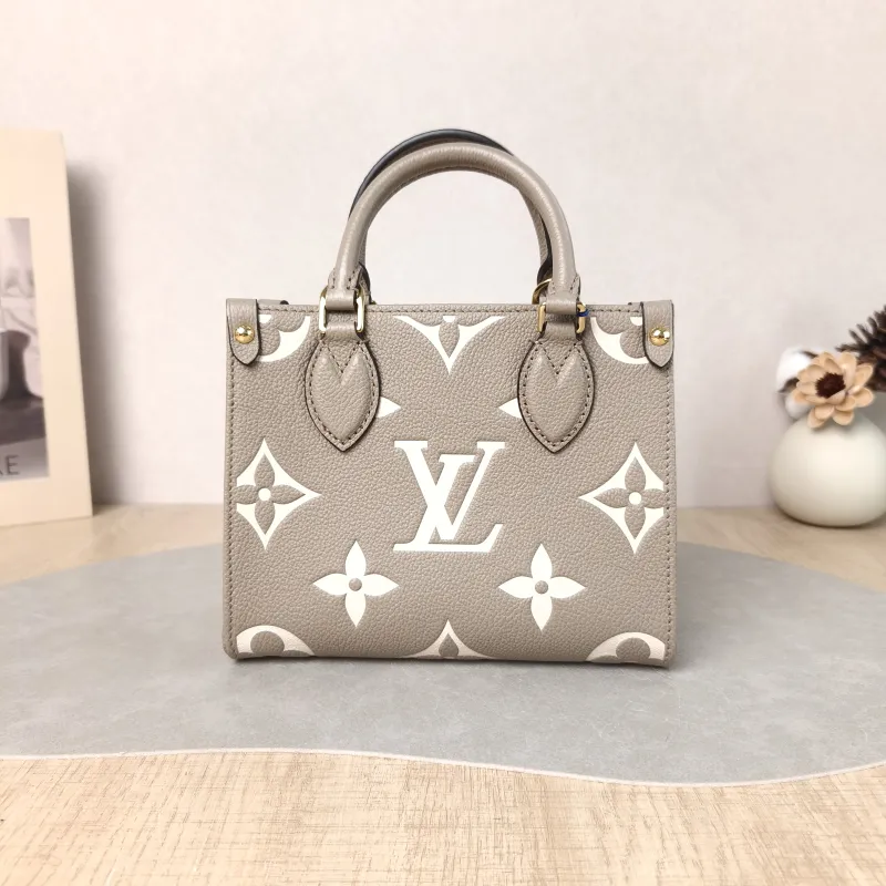 Louis Vuitton Crossbody Bag Onthego BB · White Monogram Empreinte Embossed Calfskin BB 18 × 8.5 × 15 cm — cover view 2 of 5