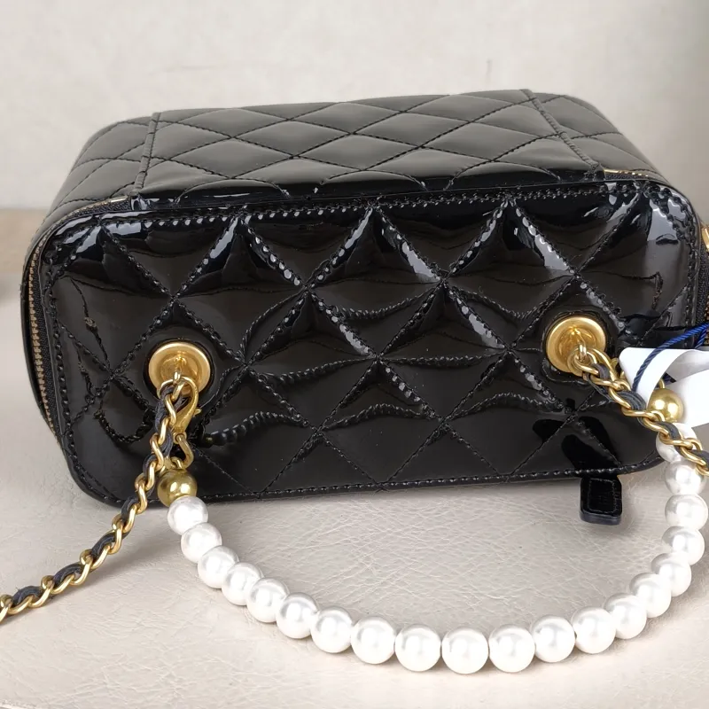 Chanel Crossbody Bag Edition Black Patent Leather One Size16 × 8 × 9.5 cm — detail view 6 of 14