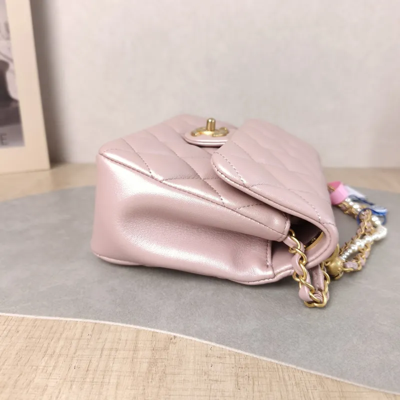 Chanel Crossbody Bag Pearl Lambskin One Size 19.5 × 7.5 × 14.5 cm — detail view 6 of 11