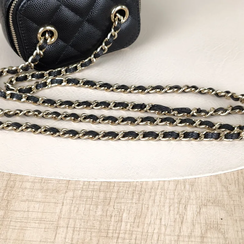 Chanel Crossbody Bag Edition Black Grained Calfskinmini11 × 7 × 9 cm — detail view 1 of 12