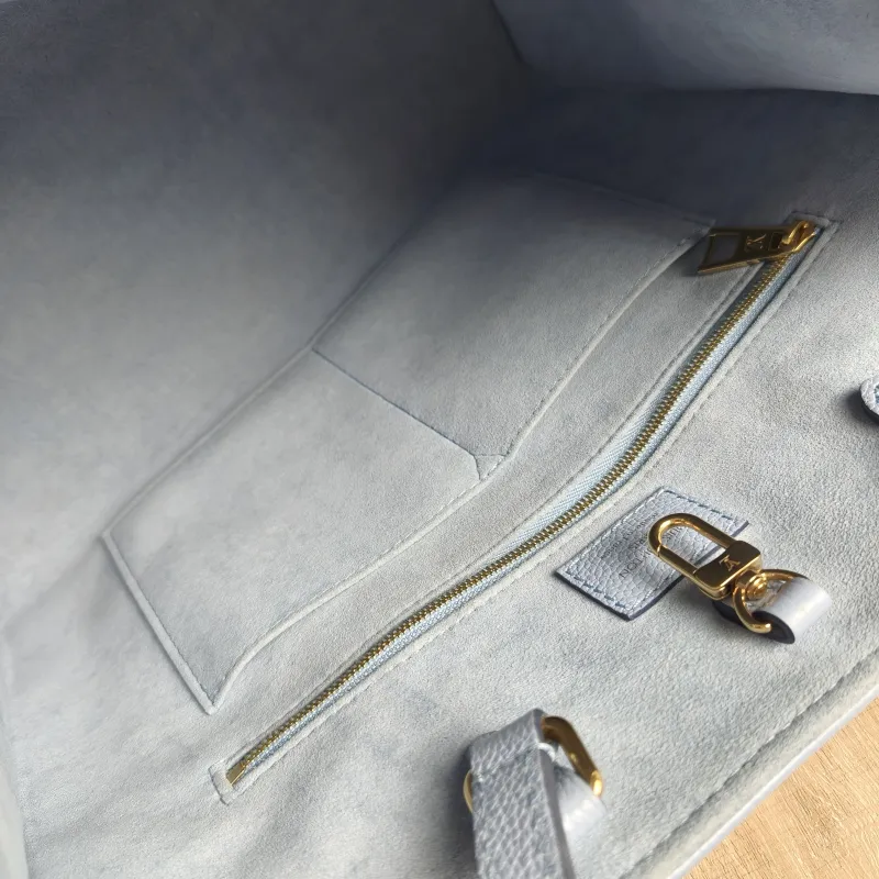 Louis Vuitton Shoulder Bag Onthego Medium Blue Monogram Empreinte Embossed Calfskin Medium35 × 14 × 27 cm — detail view 7 of 12