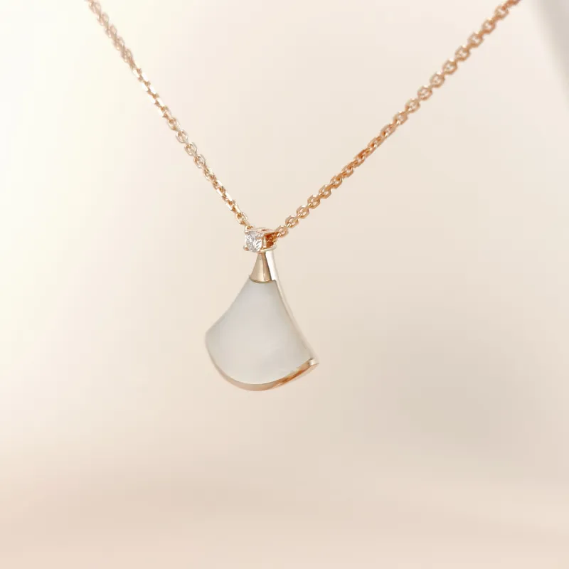 Bvlgari Necklace Divas' Dream White Mother-of-Pearl Diamond18KR ose Gold Small 43cm — cover view 10 of 10