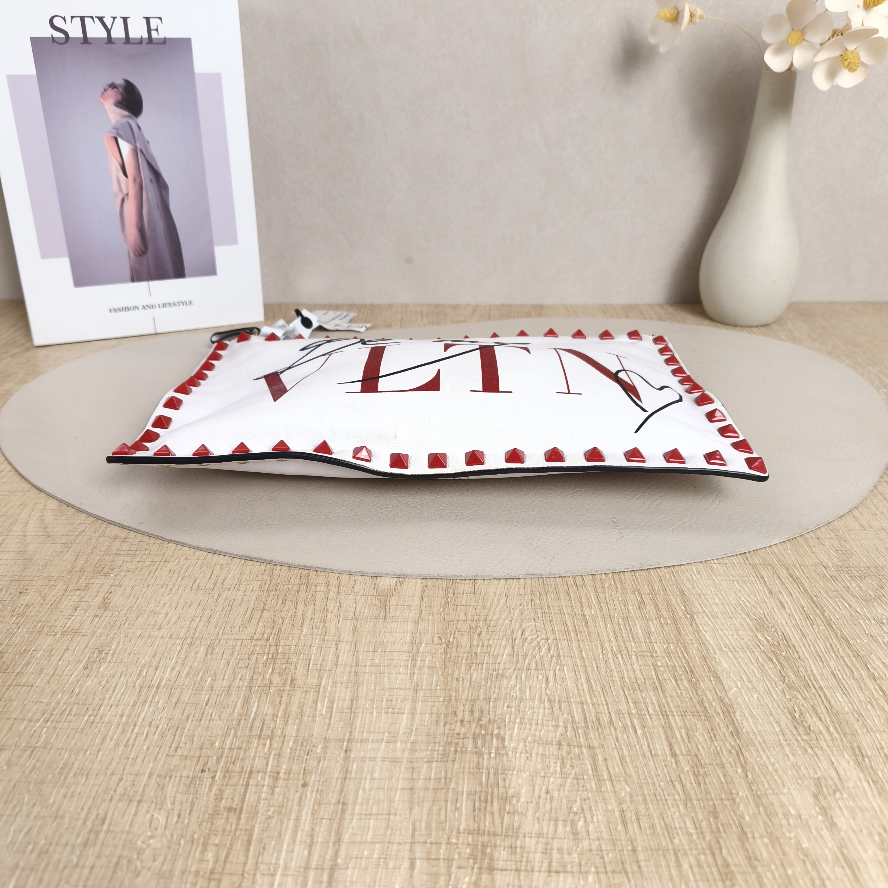 Valentino Clutch Lambskin · 28.5*19 — cover view 3 of 10