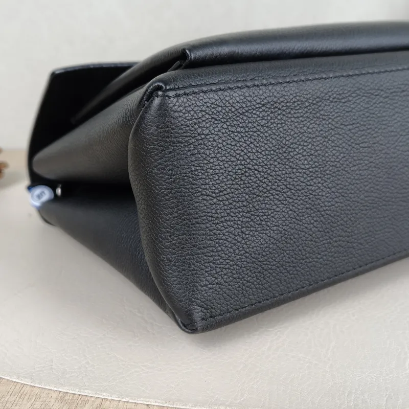 Louis Vuitton Crossbody Bag My Lockme Messenger Bag Black Calfskin Medium28 × 11 × 20 cm — detail view 11 of 15