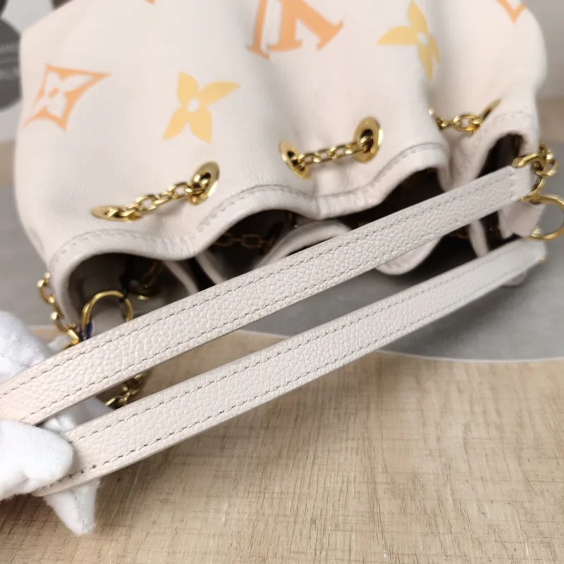 Louis Vuitton Crossbody Bag BUNDLE Beige Empreinte Embossed Calfskin Medium 28 × 11.5 × 20 cm — detail view 8 of 14