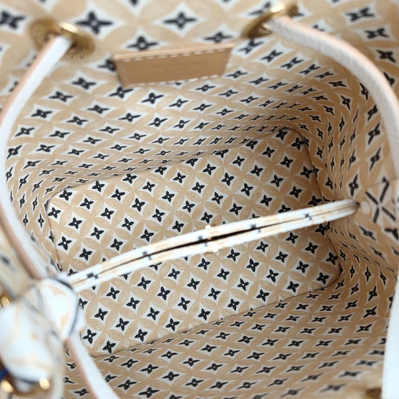 Louis Vuitton Crossbody Bag NÉONOÉ Bucket Bag BB PVC BB 20 × 13 × 20 cm — detail view 6 of 10