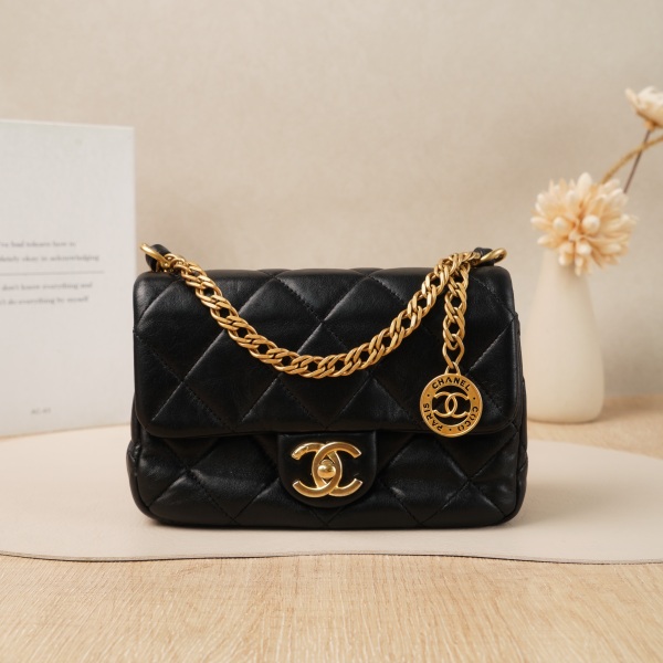 Chanel Edition Chain Bag Black with Gold-Tone Hardware Lambskin Microchip Edition · 19 × 5.5 × 12 cm