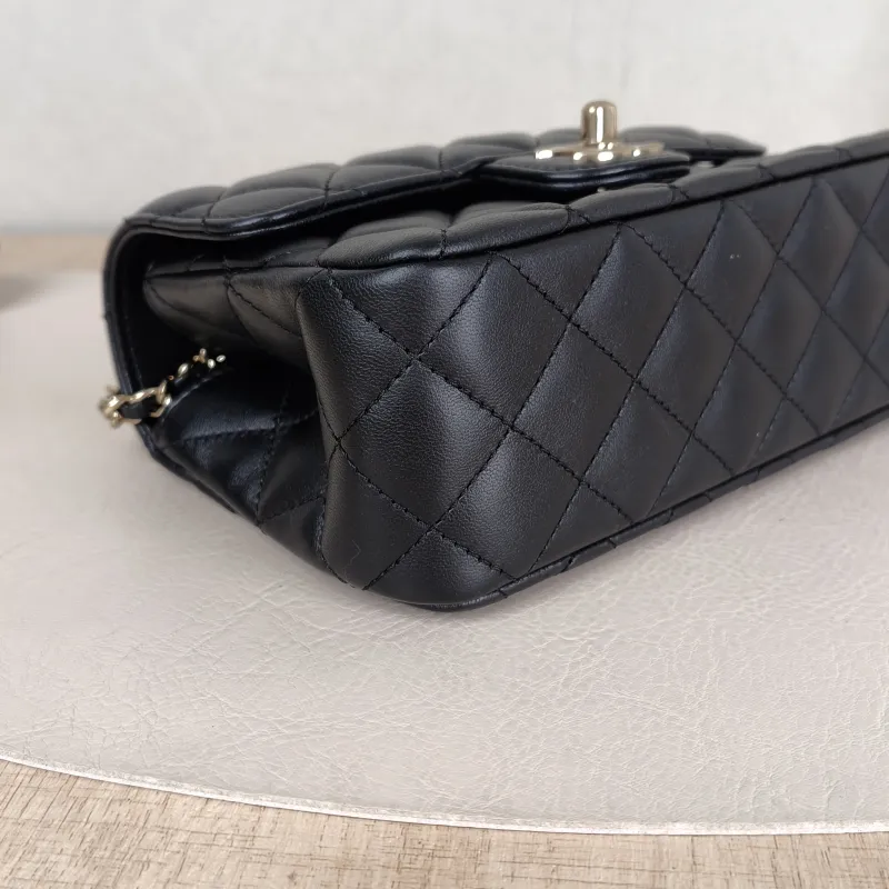 Chanel Crossbody Bag mini Black SL ambskin mini 18 × 7 × 12 cm — detail view 6 of 15