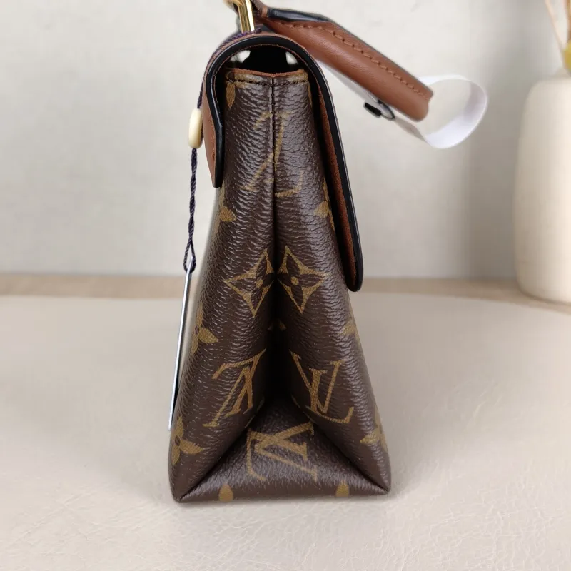 Louis Vuitton Crossbody Bag Locky BB Caramel PVC BB 20 × 7.5 × 16 cm — detail view 3 of 11