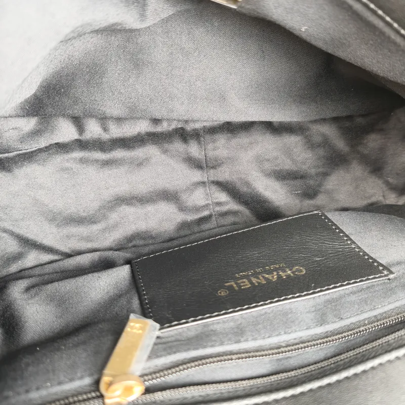 Chanel Crossbody Bag C Black Lambskin Small 28 × 9.5 × 17 cm — detail view 4 of 17