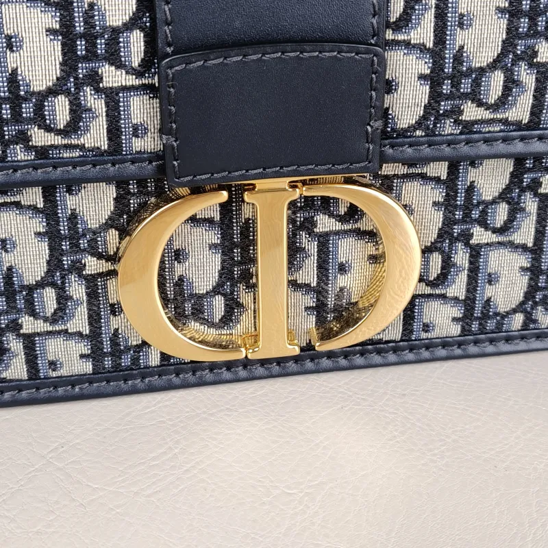 DIOR Crossbody Bag30Montaigne 30 Edition Canvas Medium24 × 8 × 17 cm — detail view 9 of 11