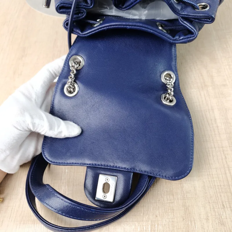 Chanel Backpackv Backpack Navy Lambskin Small18 × 11 × 23 cm — detail view 14 of 15