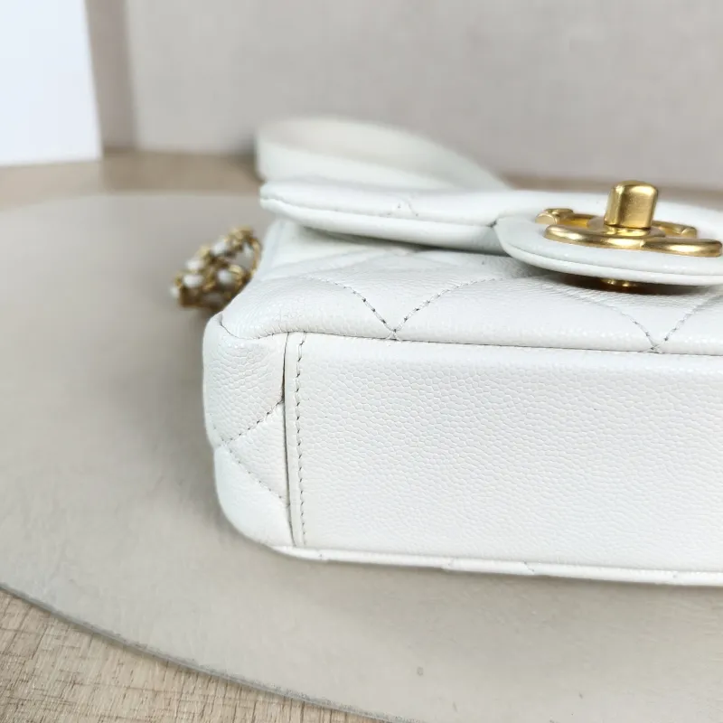 Chanel Crossbody Bag Classic Flap Mini CF Mini White Grained Calfskin Mini 17 × 6 × 12.5 cm — detail view 9 of 12