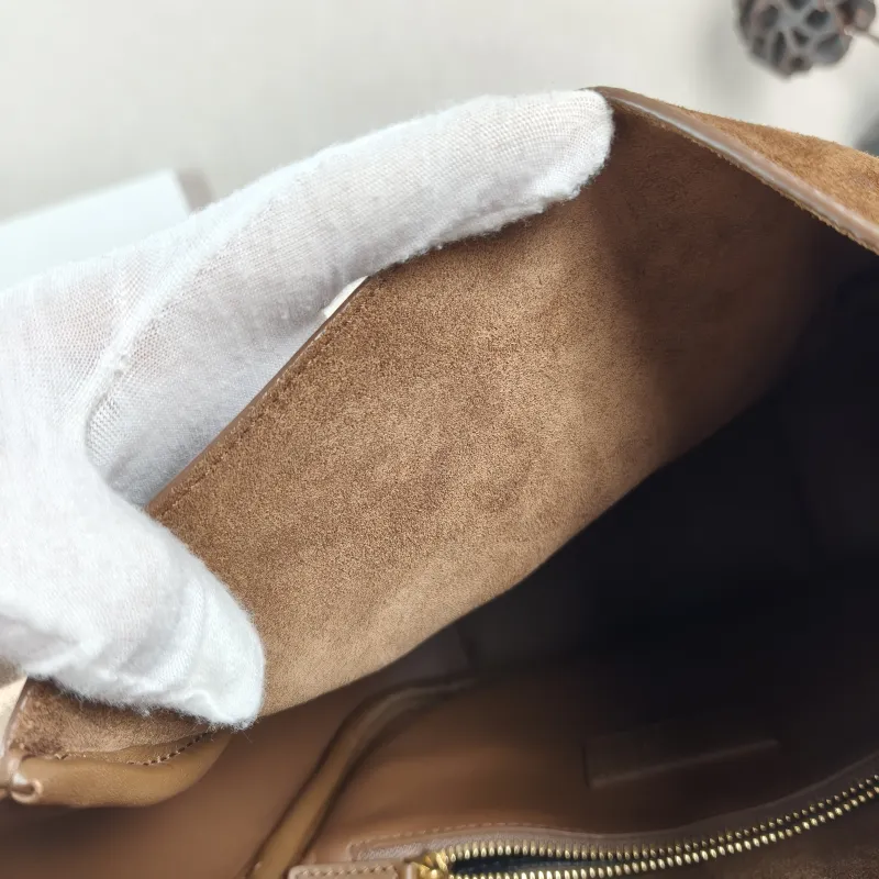 SAINT LAURENT Shoulder Bag LE 5 À 7 Hobo Brown Suede Small 22 × 8.5 × 23 cm — detail view 8 of 10