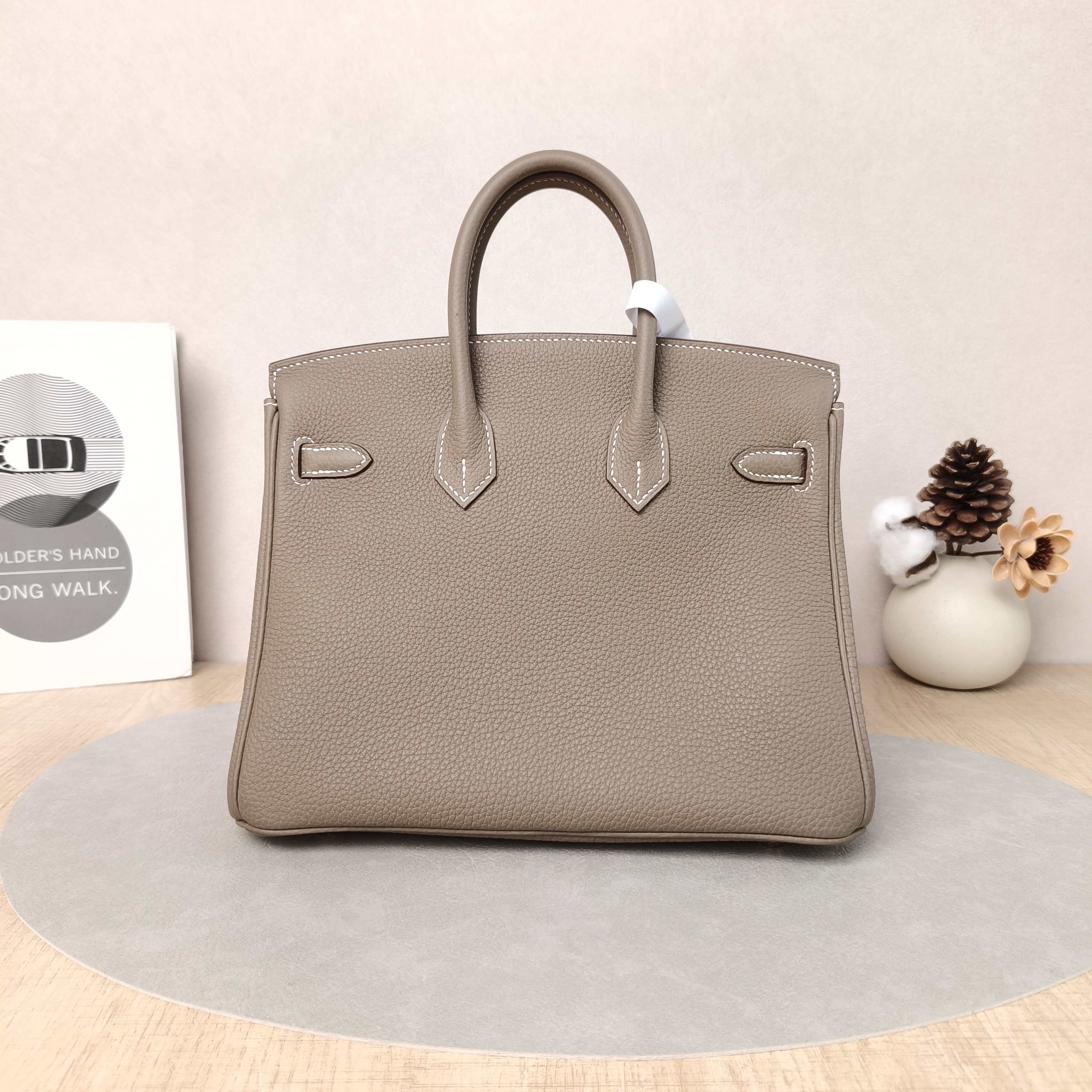 Hermès Top Handle Bag Birkin 25 Gold-Tone Hardware18 Togo Calfskin Small25 × 13 × 20 cm — cover view 2 of 6