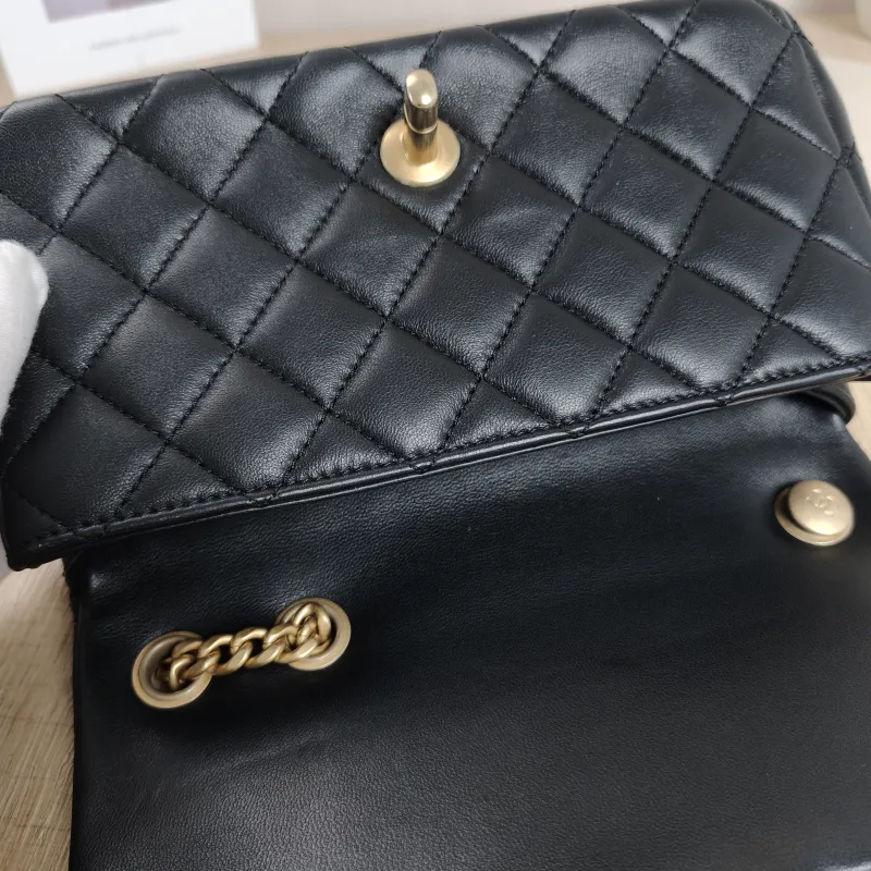 Chanel Crossbody Bag23s mini Black Lambskin mini21 × 8 × 13 cm — detail view 6 of 8